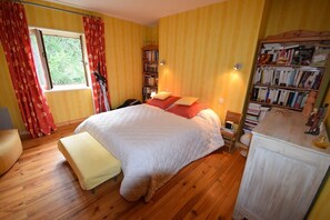 5 bedrooms, iron/ironing board, WiFi