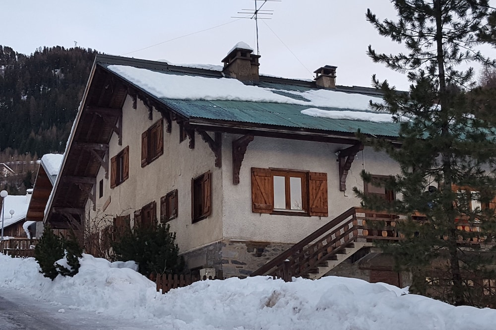 RARE CHALET LA PLAGNE AT THE FOOT OF THE SLOPES 12-15 people jacuzzi