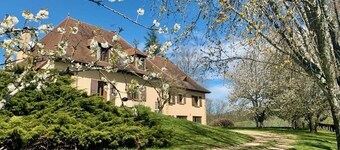 Large family home (15 people) with swimming pool