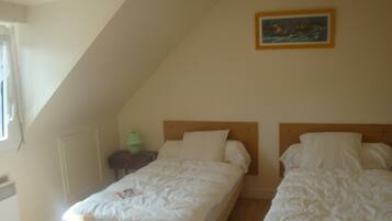 3 chambres, fer et planche à repasser, lit parapluie, Wi-Fi gratuit