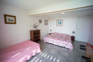 7 bedrooms, iron/ironing board, travel cot, free WiFi