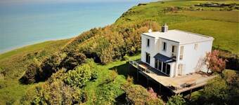 Villa, exceptional view sea and cliffs, standart of quality, at 2h of paris