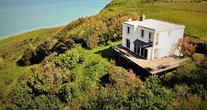 Villa, exceptional view sea and cliffs, standart of quality, at 2h of paris