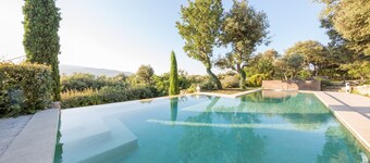 Kivimaalatoimisto, josta on poikkeuksellinen nÀkymÀ Grand Luberon 4 * -toimistoon