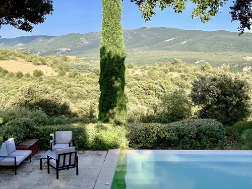 Mas en pierre avec vue exceptionnelle sur le Grand Luberon 4 * office tourisme
