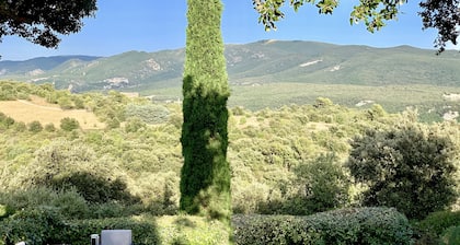 Mas en pierre avec vue exceptionnelle sur le Grand Luberon 4 * office tourisme