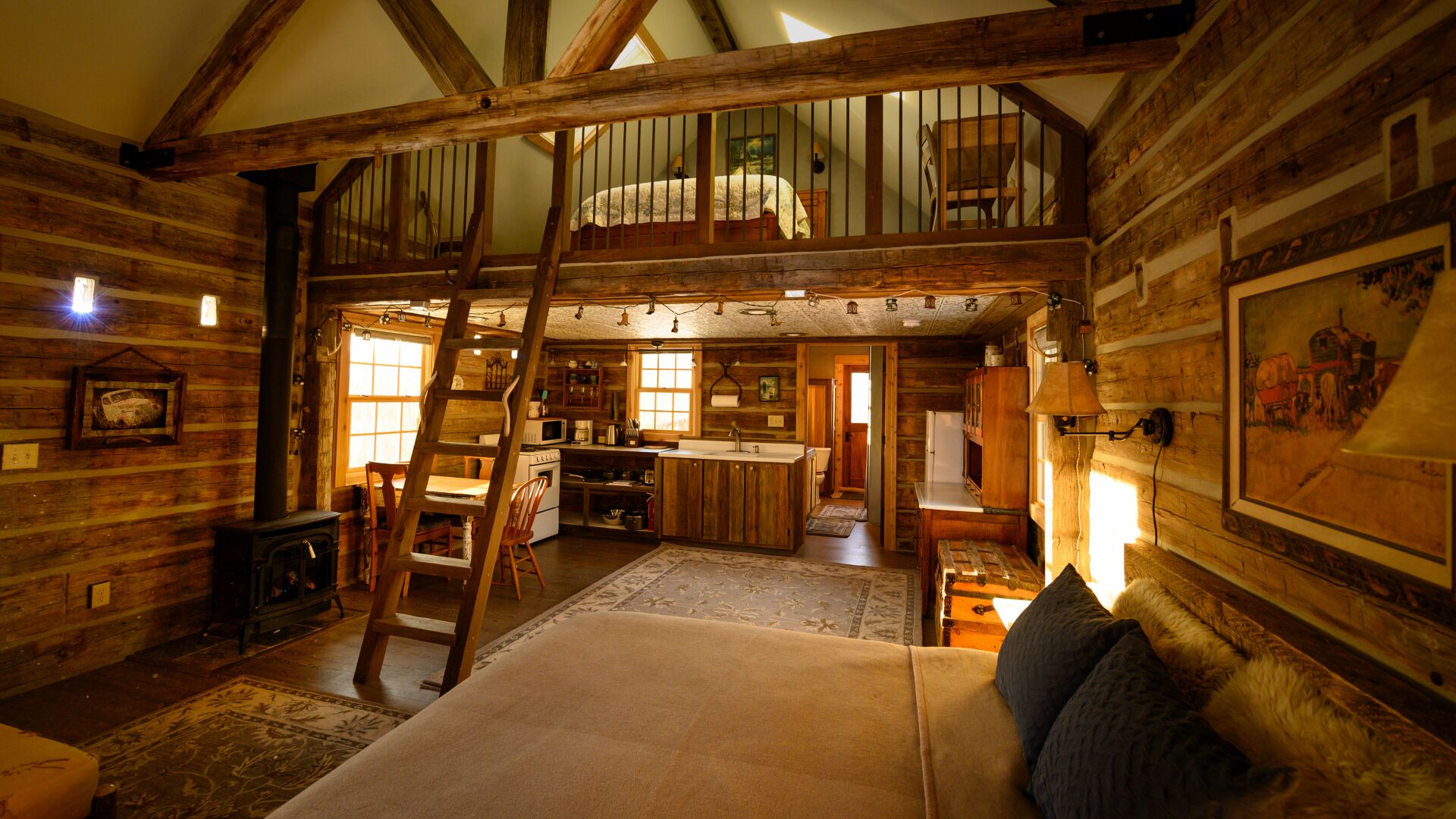 Cozy, Rustic Cabins near Chico Hot Springs & only 35 mins to YELLOWSTONE PARK!!