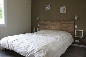 3 bedrooms, iron/ironing board, travel cot, free WiFi