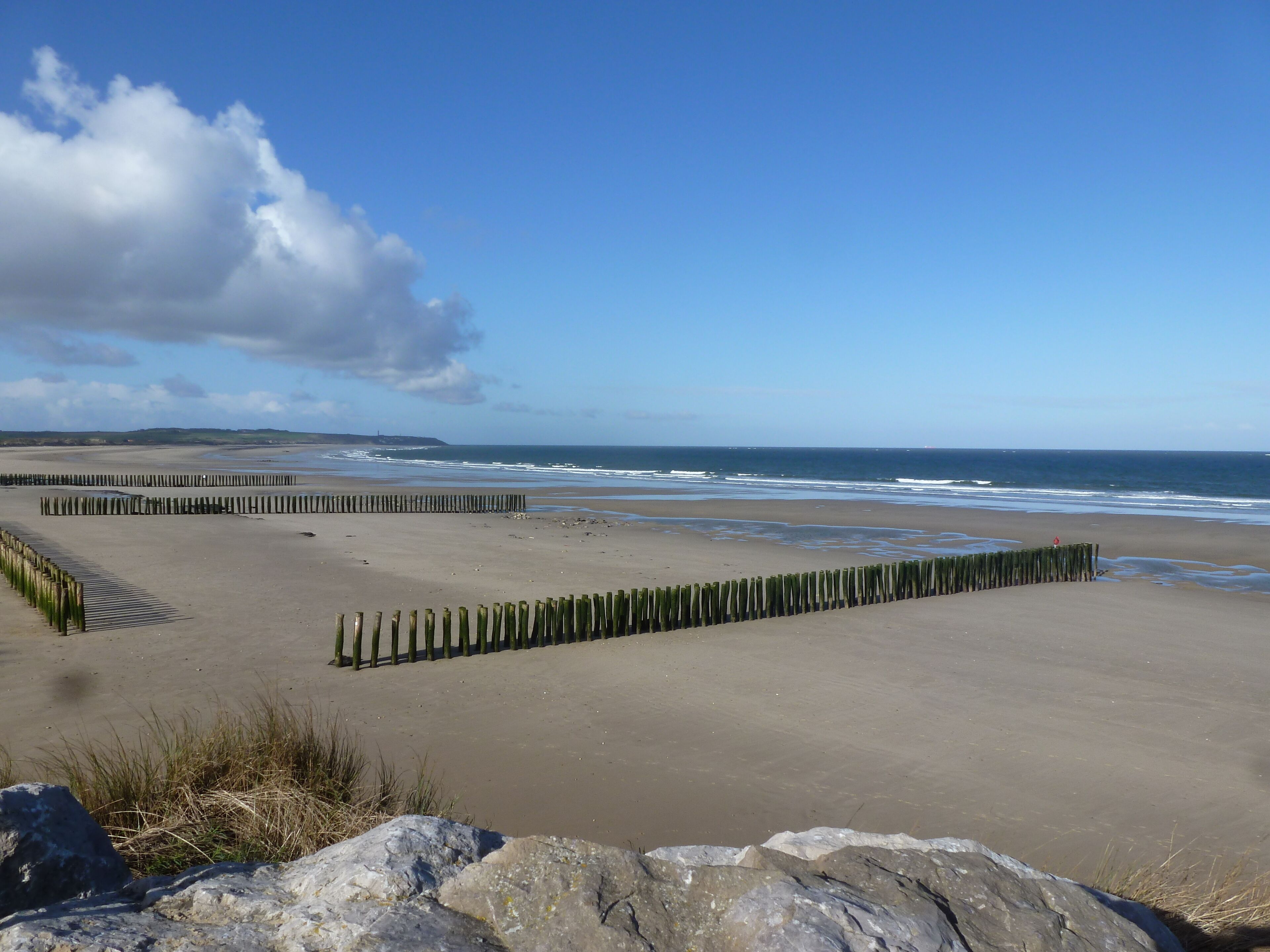 Plage et parc à moules en contre-bas du Gris-Nez, vers Wissant