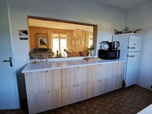 Réfrigérateur, micro-ondes, four, lave-vaisselle