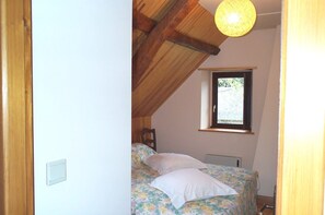 2 bedrooms, iron/ironing board, free WiFi - Maison Pyrénées, 3*, south-facing, Mosquito nets, Fibre, Livebox, 2Tv, Enclosed park. (Ossun-Ez-Angles)