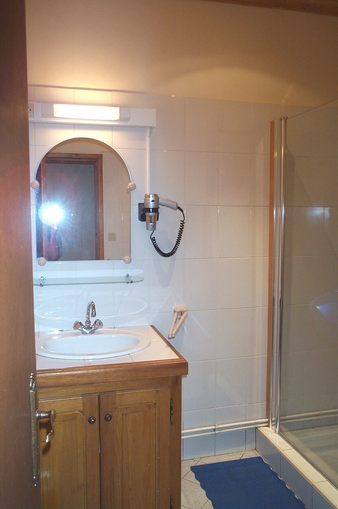 Shower, hair dryer, toilet paper