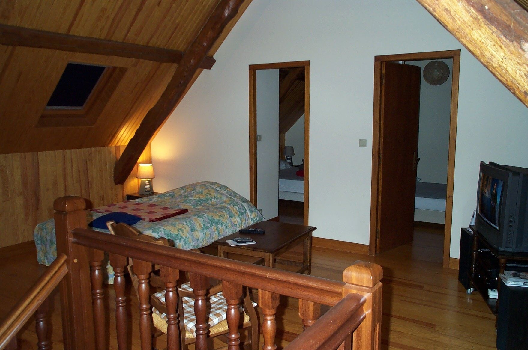 2 bedrooms, iron/ironing board, free WiFi