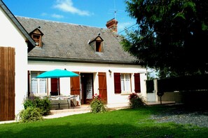 Exterior - Maison Pyrénées, 3*, south-facing, Mosquito nets, Fibre, Livebox, 2Tv, Enclosed park. (Ossun-Ez-Angles)