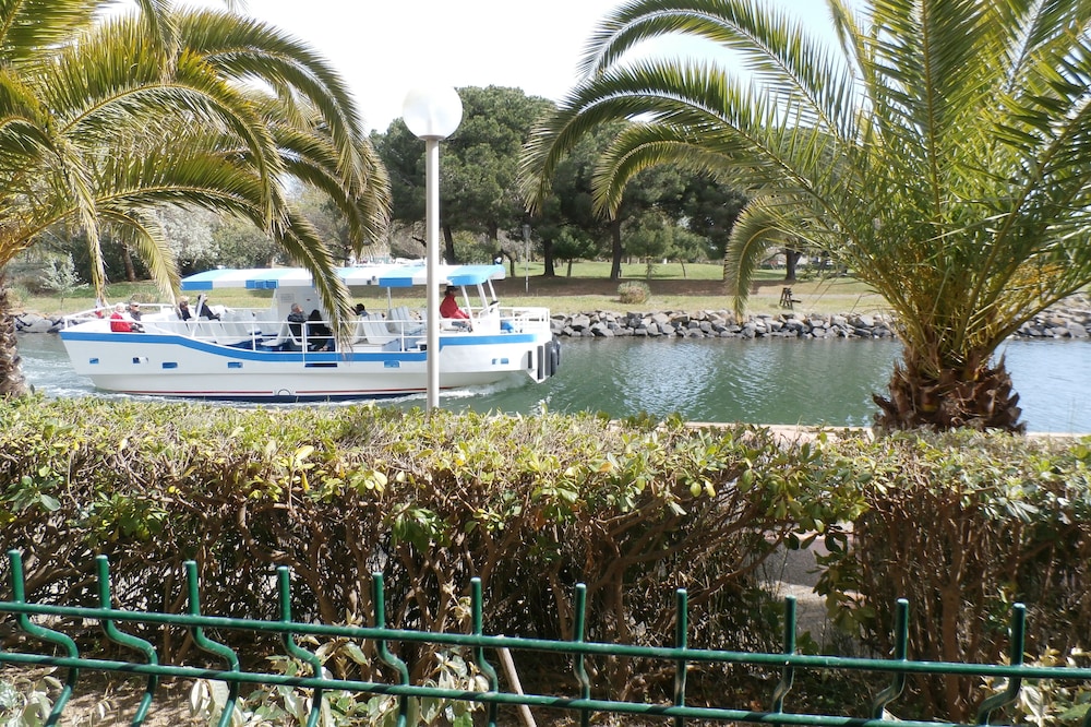 Apart. Residential Ground Garden Cap D'Agde For 5 People Pool And Air Conditioning
