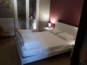 4 bedrooms, iron/ironing board, travel crib, free WiFi - Maison des Lévriers equipped with a natural pool in the heart of Cathar Region (Luc-Sur-Aude)