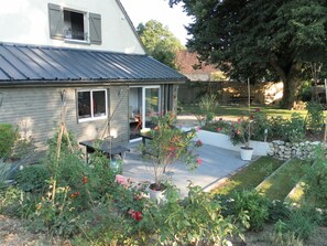 Terrace/patio - CHARMING COUNTRY HOUSE WITH WIFI (Perche En Nocé)