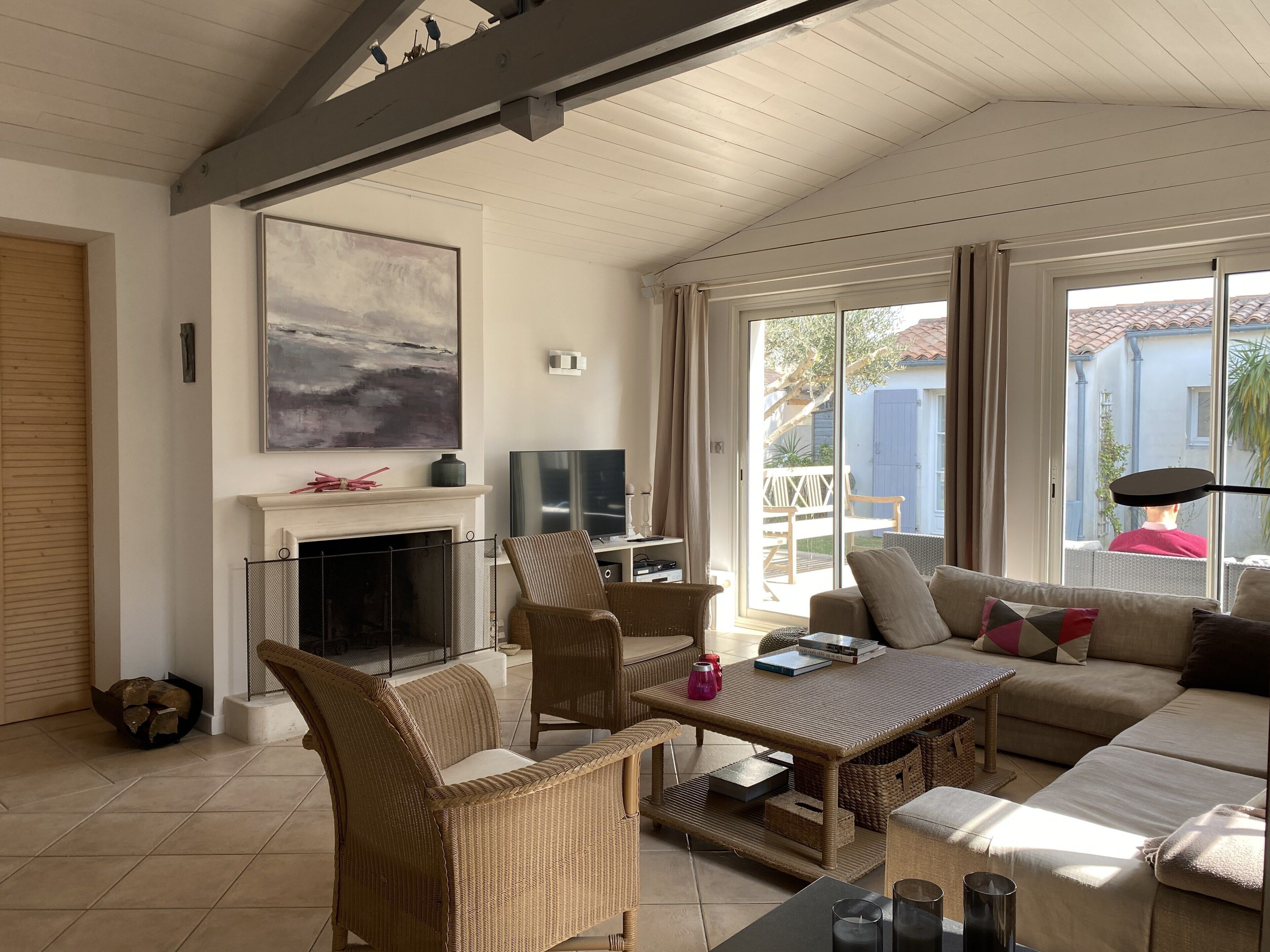 Large decorative house for 12. Garden, independent annex. 5 min from the beach