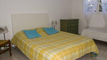 2 slaapkamers, een strijkplank/strijkijzer, wifi, rolstoeltoegang