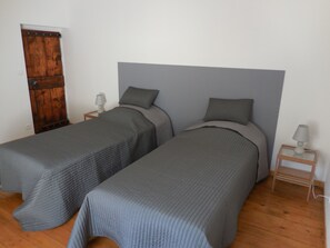 2 makuuhuonetta, silitysrauta/-lauta, ilmainen Wi-Fi