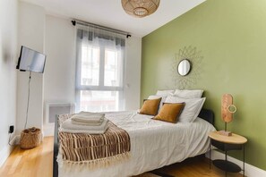 4 Schlafzimmer, Schreibtisch, Bügeleisen/Bügelbrett, WLAN