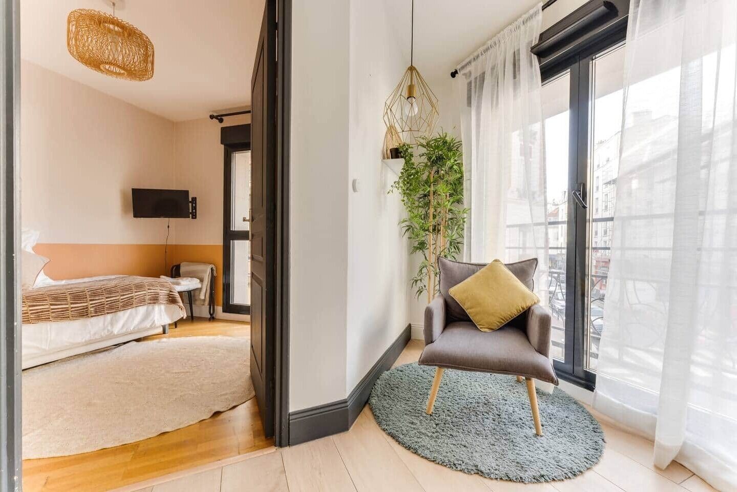 4 bedrooms, desk, iron/ironing board, WiFi