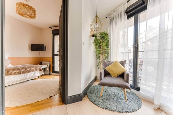 4 bedrooms, desk, iron/ironing board, WiFi