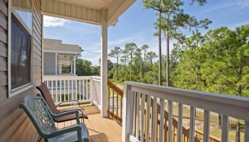 Mississippi Gulf Coast Luxury Blocks from the Beach.  Come Enjoy your Vacation!!