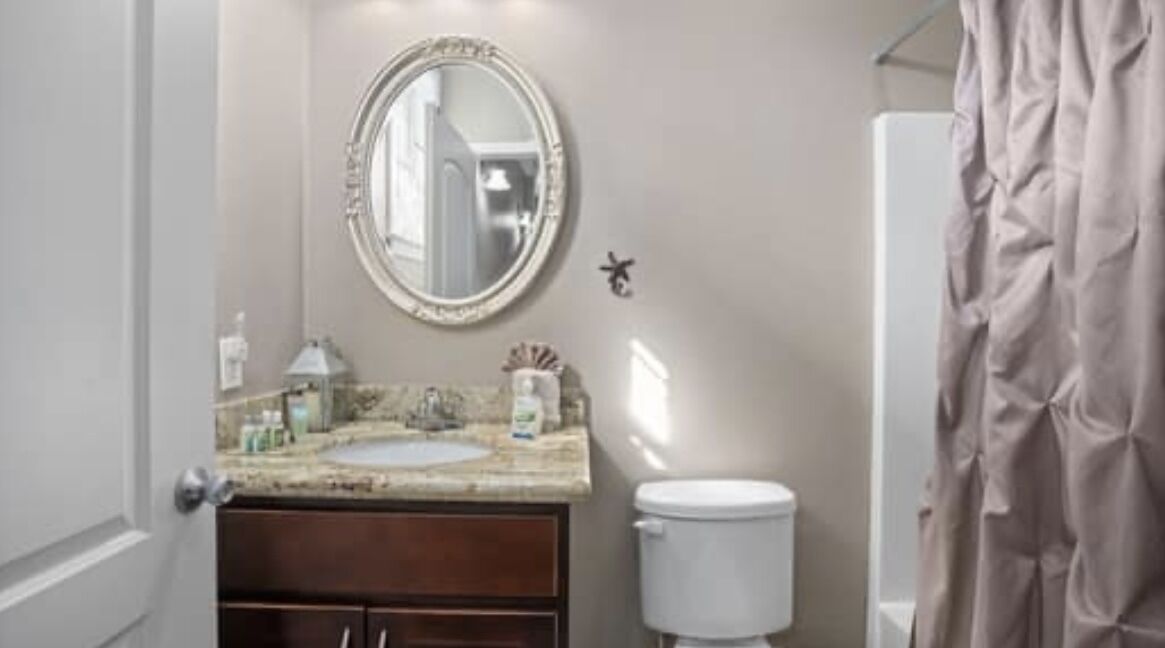 Mississippi Gulf Coast Luxury Blocks from the Beach.  Come Enjoy your Vacation!!