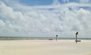 Beach towels - Mississippi Gulf Coast Luxury Blocks from the Beach.  Come Enjoy your Vacation!! (Pass Christian)