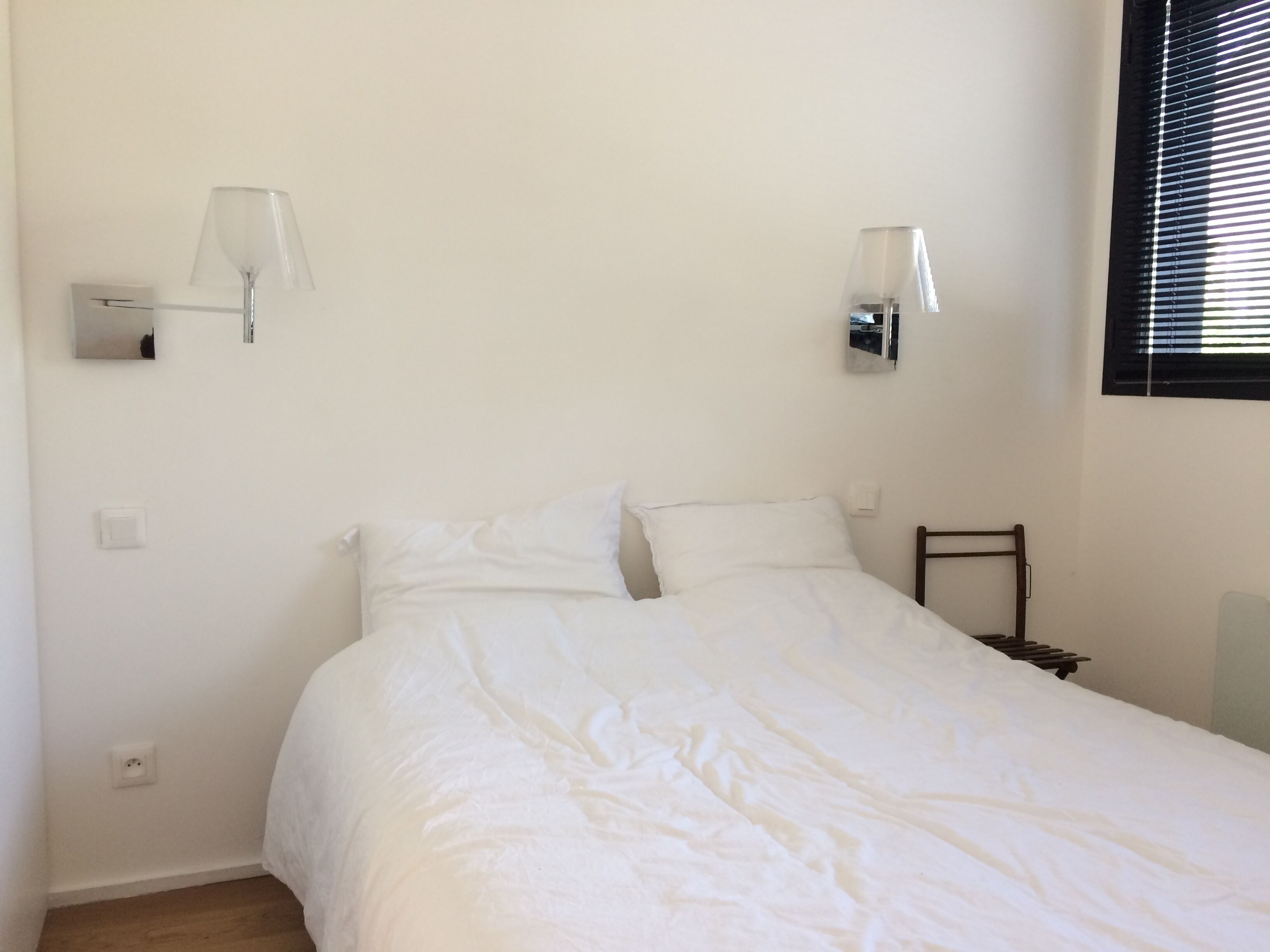 The black house on the golf j