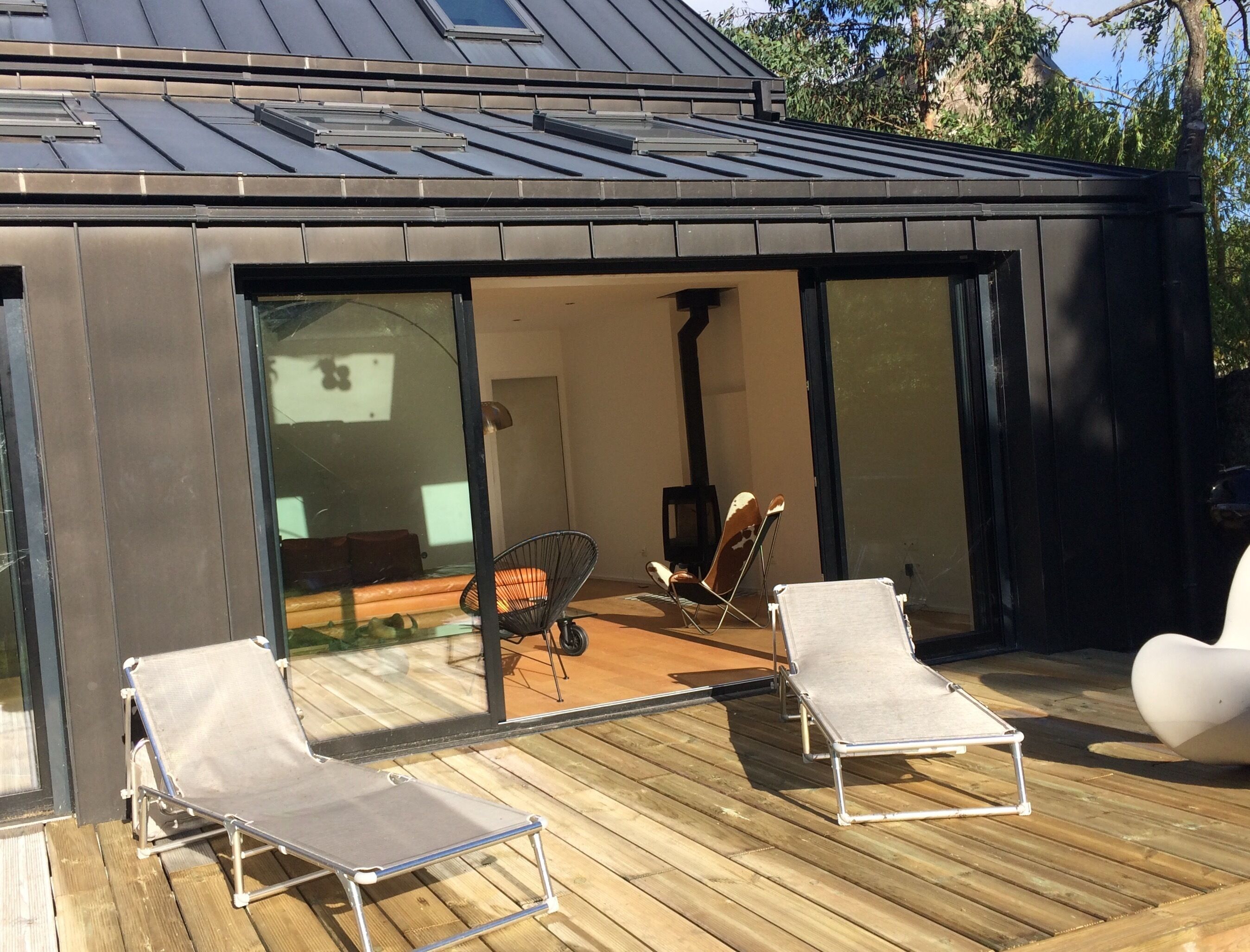 The black house on the golf j