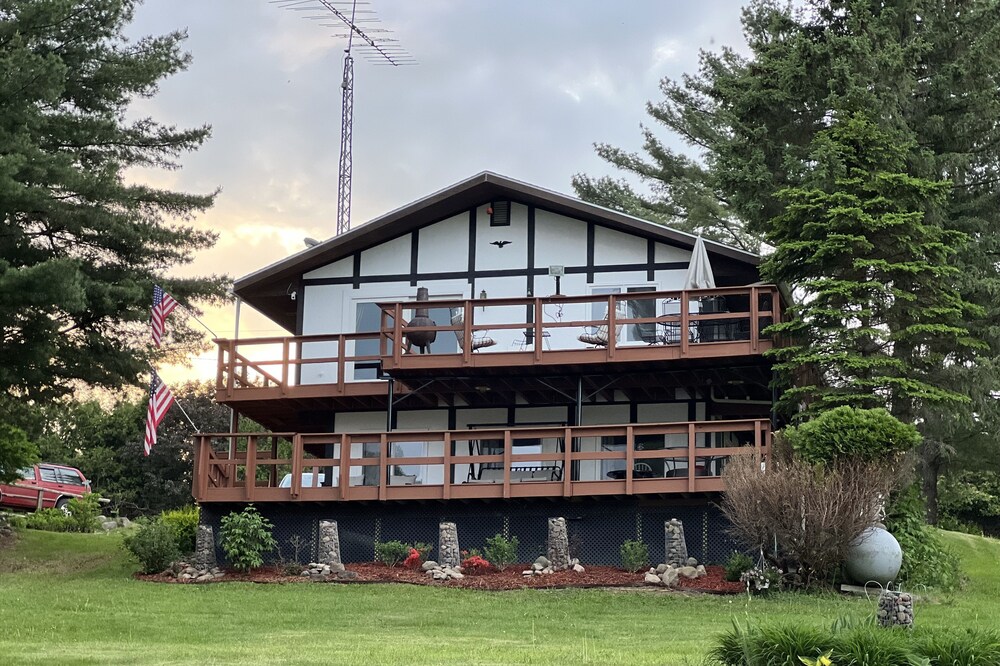 Beautiful, newly remodeled house on Long Lake