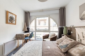 2 bedrooms, desk, iron/ironing board, WiFi - APARTMENT LOCATED IN TOWN CENTER WIFI SHEETS PRIVATE PARKING SECURE 3 STARS (Cauterets)