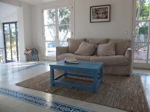 Televisión, libros y estéreo 