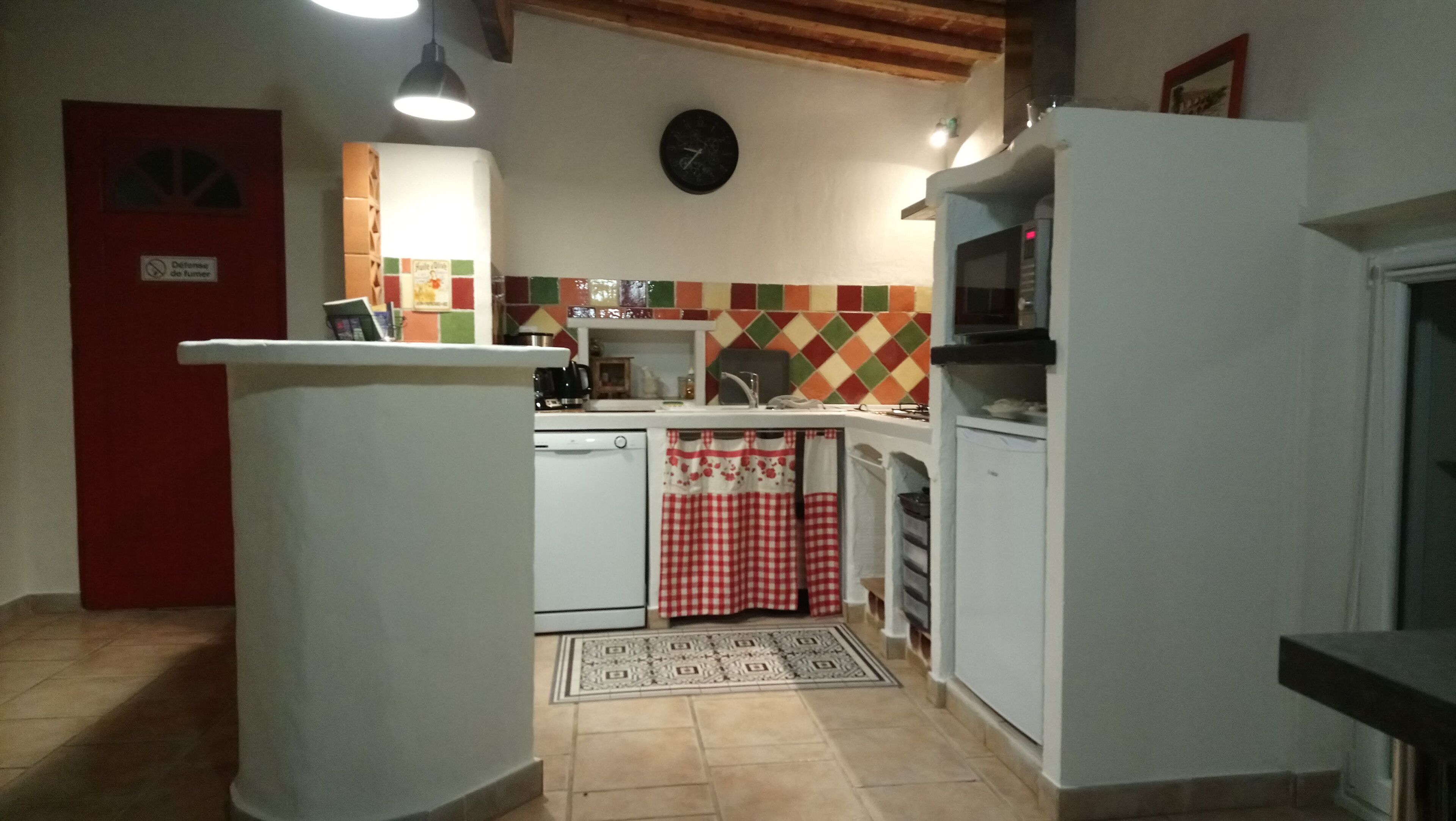 Air-conditioned cottage with pool at Mas de la restanque