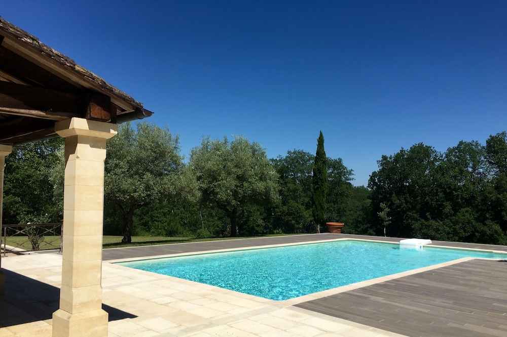 PRIVATE GITE PRIVATE SWIMMING POOL VALLEY DORDOGNE CLOSE TO CHATEAUX SARLAT