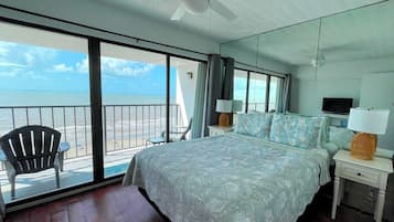 2 soveværelser, skrivebord, strygejern/strygebræt, weekendseng