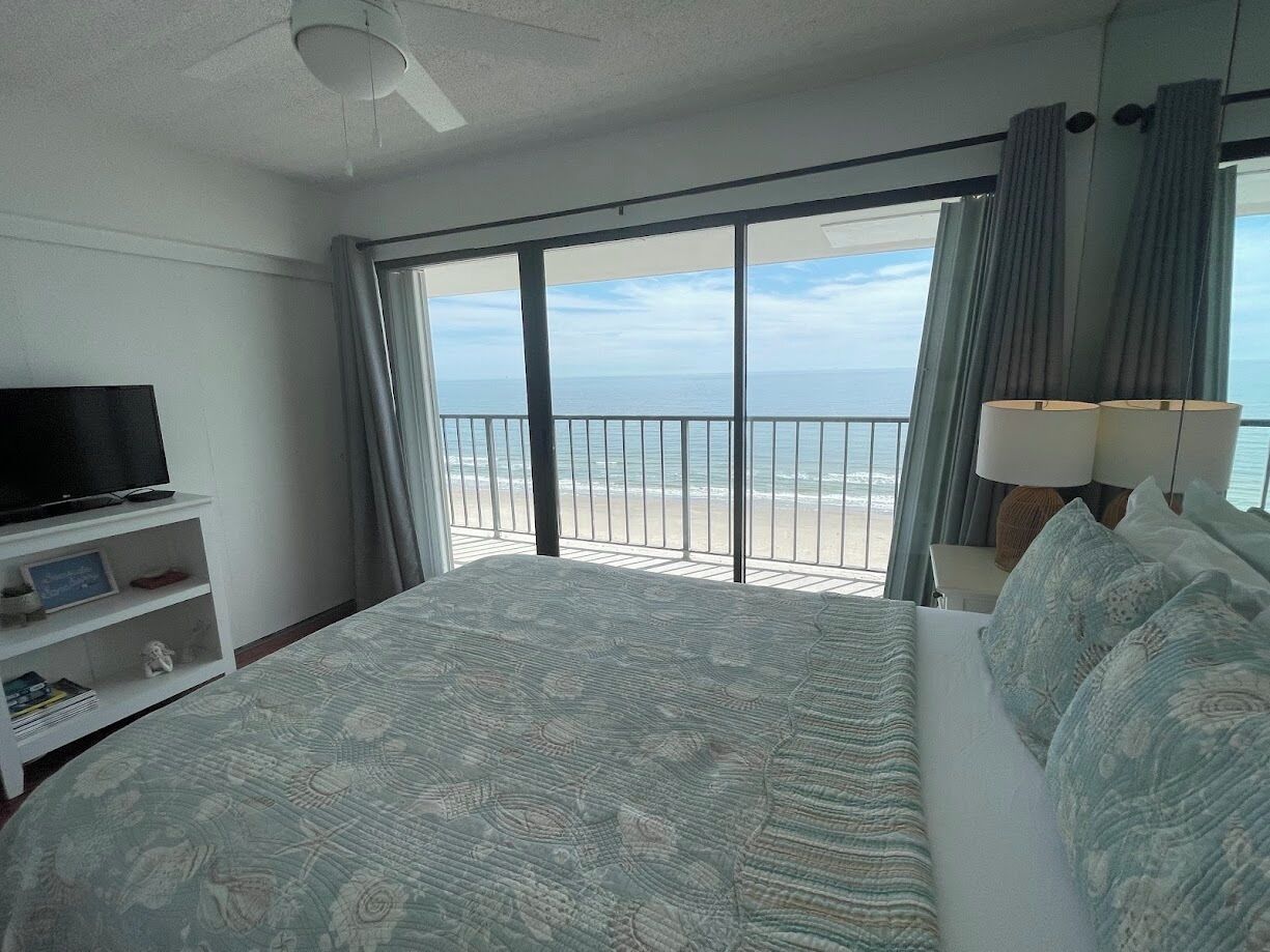 2 bedrooms, desk, iron/ironing board, travel crib
