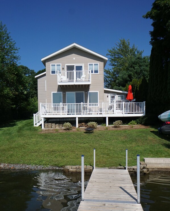Berkshire Pontoosuc Lake Beauty TooModern Amenities On The Lake
