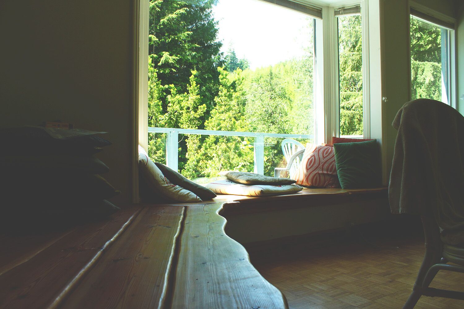 Eaglenest Sanctuary - Rustic and Serene Riverfront Stay