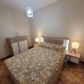 2 bedrooms, iron/ironing board, free WiFi