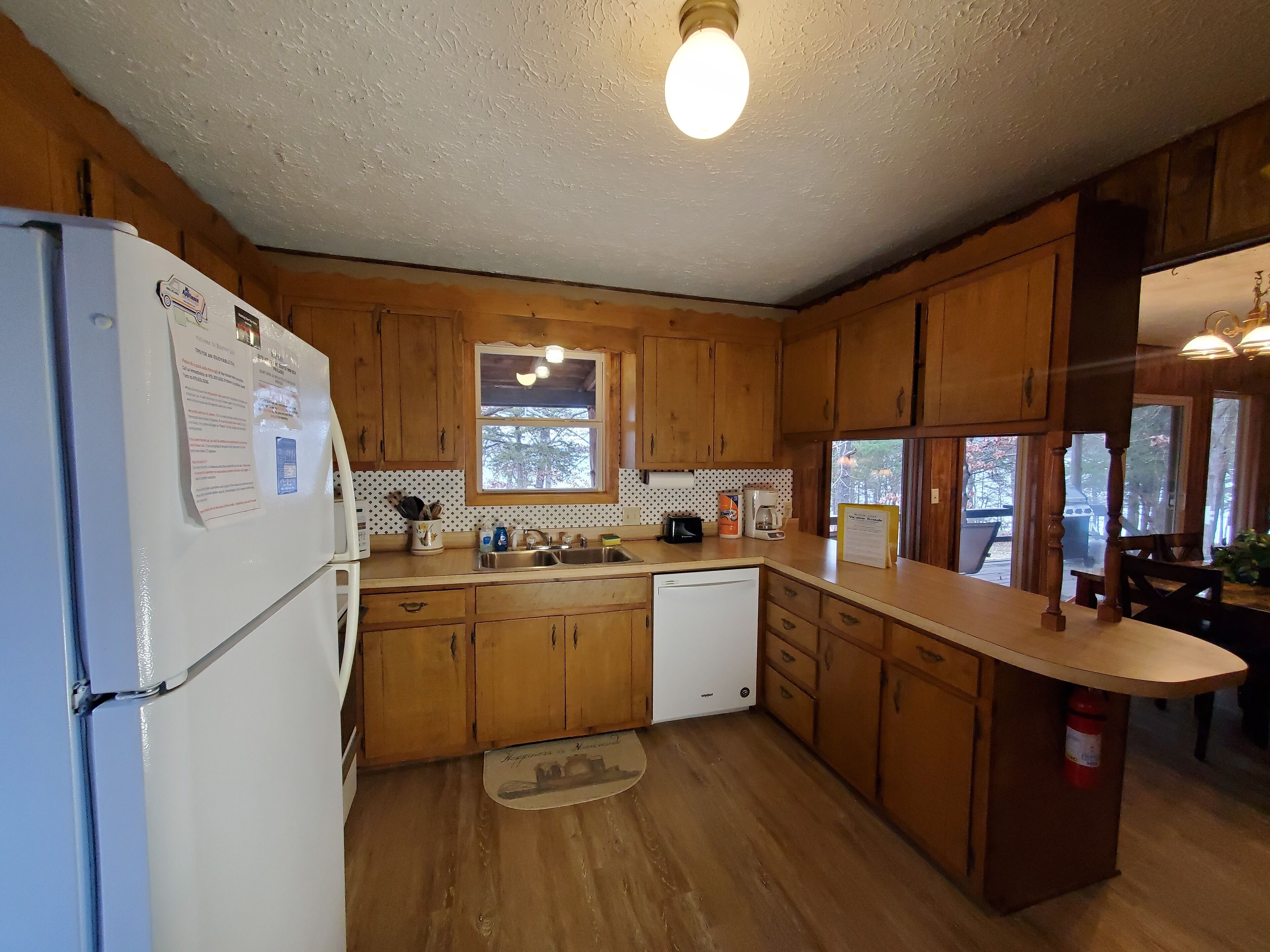 Shady Rock 1-Lakefront Easy Walk to the Shoreline - Marina Nearby