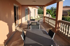 Outdoor dining - Farnienté and sunset on the Gulf of Ajaccio and the Sanguinaires Islands (Bastelicaccia)