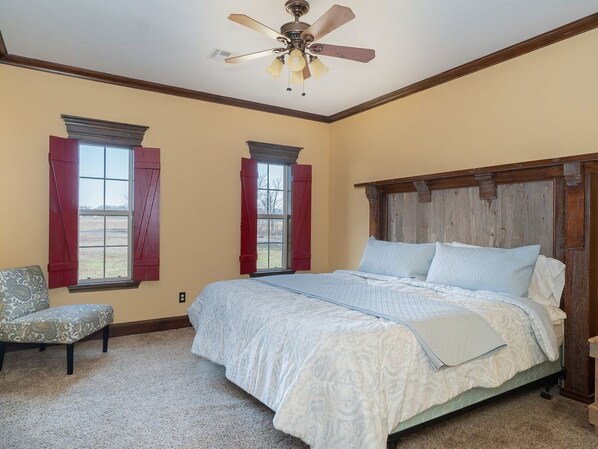 8 bedrooms, free WiFi, bed sheets