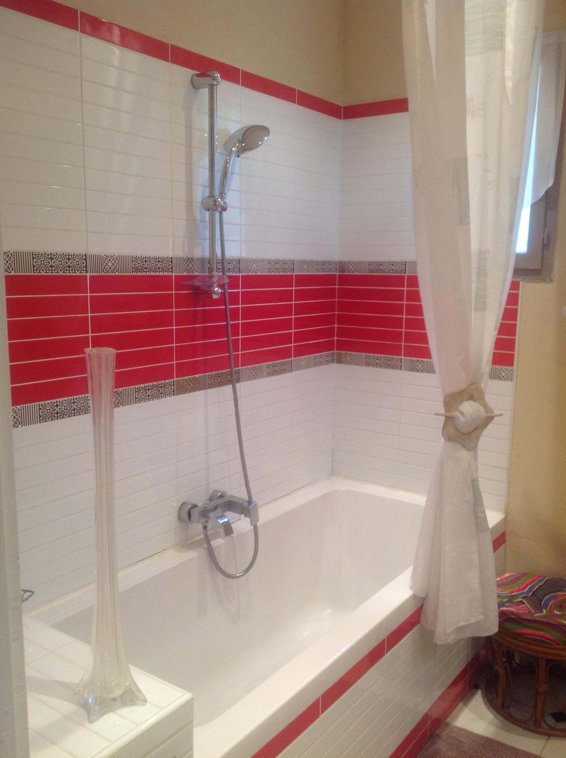 Near Aix en P<br><br>Rates 2023<br>&euro;595 per week<br>&euro;85/night <br><br><br><br><br><br>