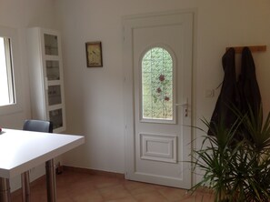 Interior - Mimet <season 1/5 to 30/9 >week 630€ or 90€/nuit (Mimet)