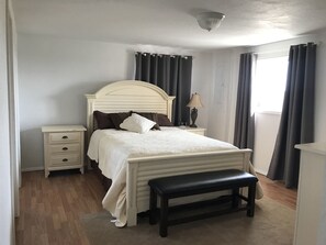 3 bedrooms, desk, free WiFi, bed sheets - Manassa CO- Hunting and Fishing-Newly Remodeled (La Jara)