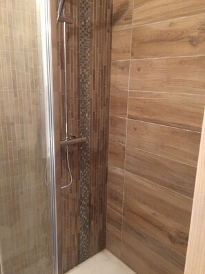 Een douche, een haardroger