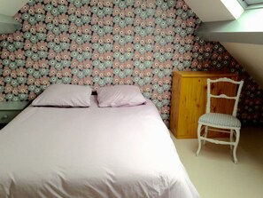4 bedrooms, bed sheets